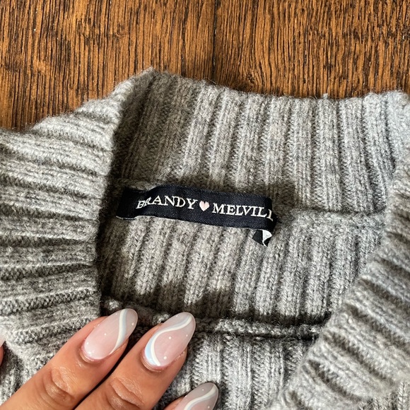 Brandy Melville grey sweater - Picture 1 of 4